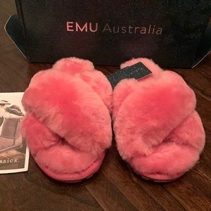 Mayberry EMU slippers. Brand new in box. Size 6.